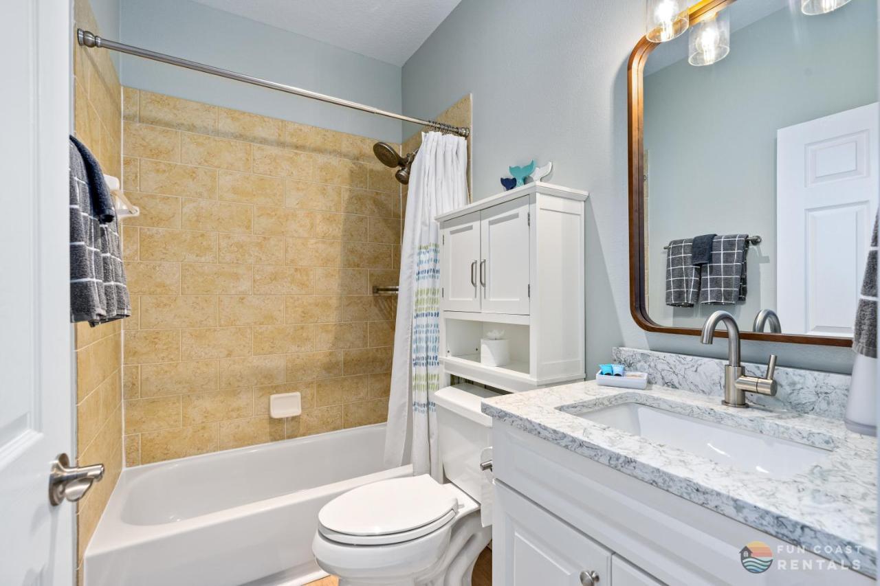 On Flagler Avenue! Dog Friendly With Balcony And Parking Walk To The Beach! Нью-Смирна-Бич Экстерьер фото